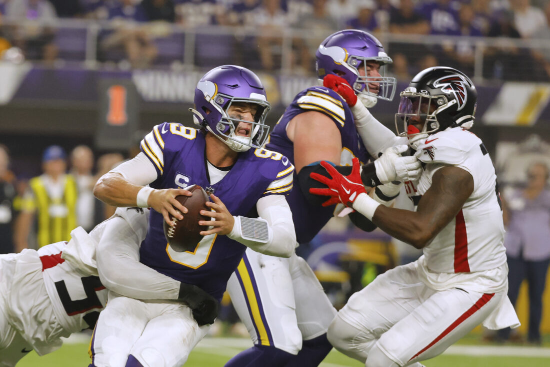 【激レア　未開封】NFL　マクファーレン　2pack　★ディオンvsライス★ Falcons trample J.J. McCarthy and the Vikings 22-6 behind Bijan